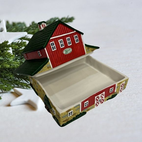 Figi’s Country Barn 2011 Trinket Box Collectiable Farmhouse Decor - Picture 5 of 7